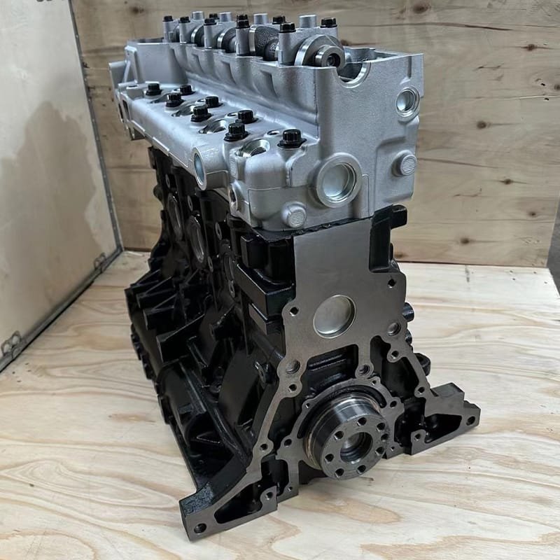 4M40 4M40T bare engine front view – Mitsubishi 2.8L diesel head and block