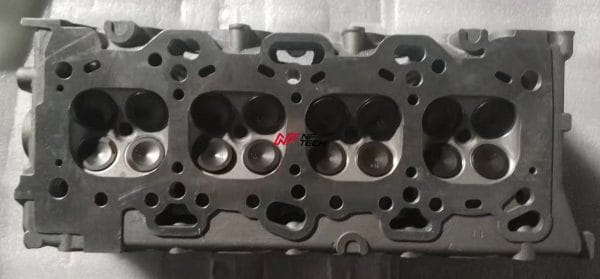 Mitsubishi 2.4L 4G64 16V Complete Cylinder Head MD305479 - Image 3