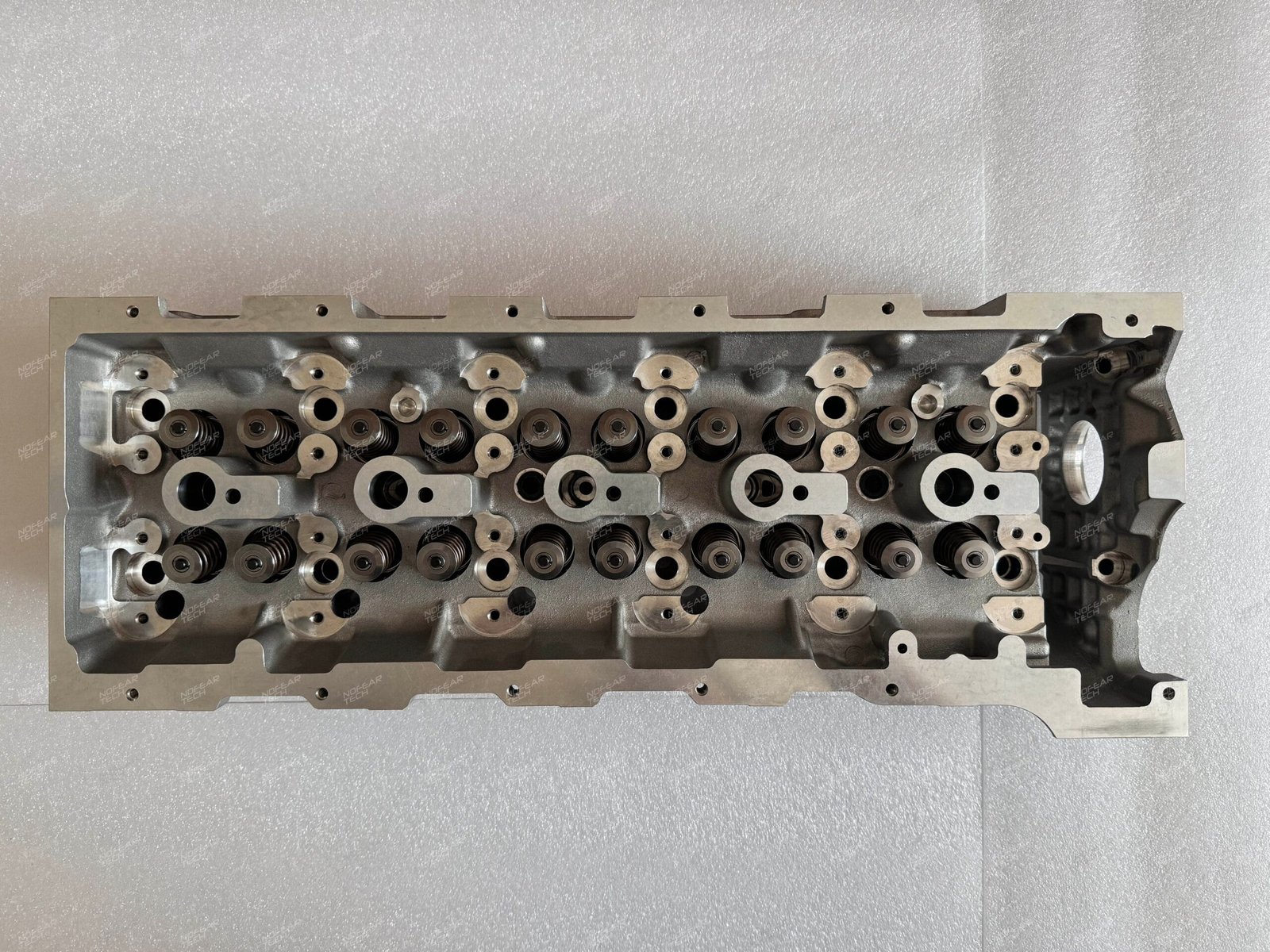 OM612 cylinder head intake side with valves